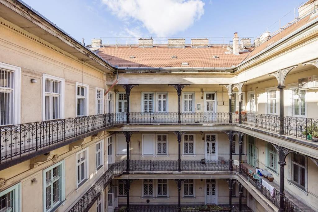 Wellness Duplex Penthouse Sauna & Jacuzzi-heart Of Appartamento Budapest